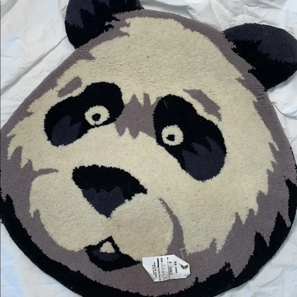 Panda 💯wool 2’2”x2’2” round rug NWT